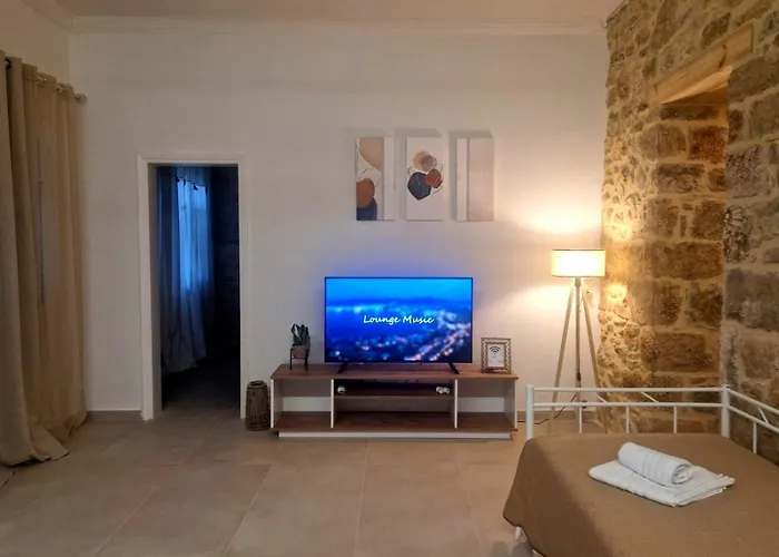 Stone Apartment Close To The Airport
